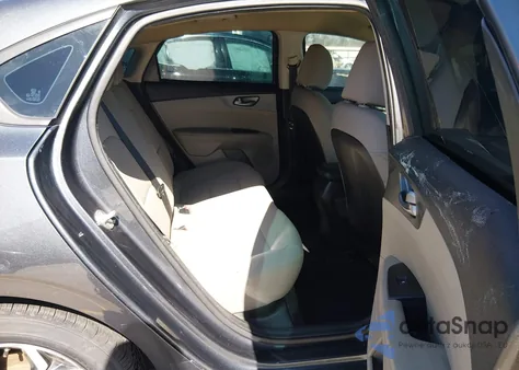 2021 Kia Forte Lxs z USA, uszkodzony, nr VIN 3KPF24AD4ME379918